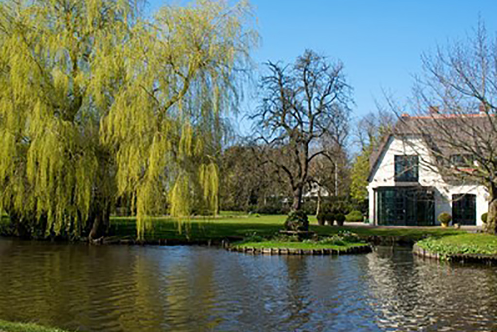 Start verkoop Woerden aan de Rijn: 3 villa’s op de grens van stad en groen